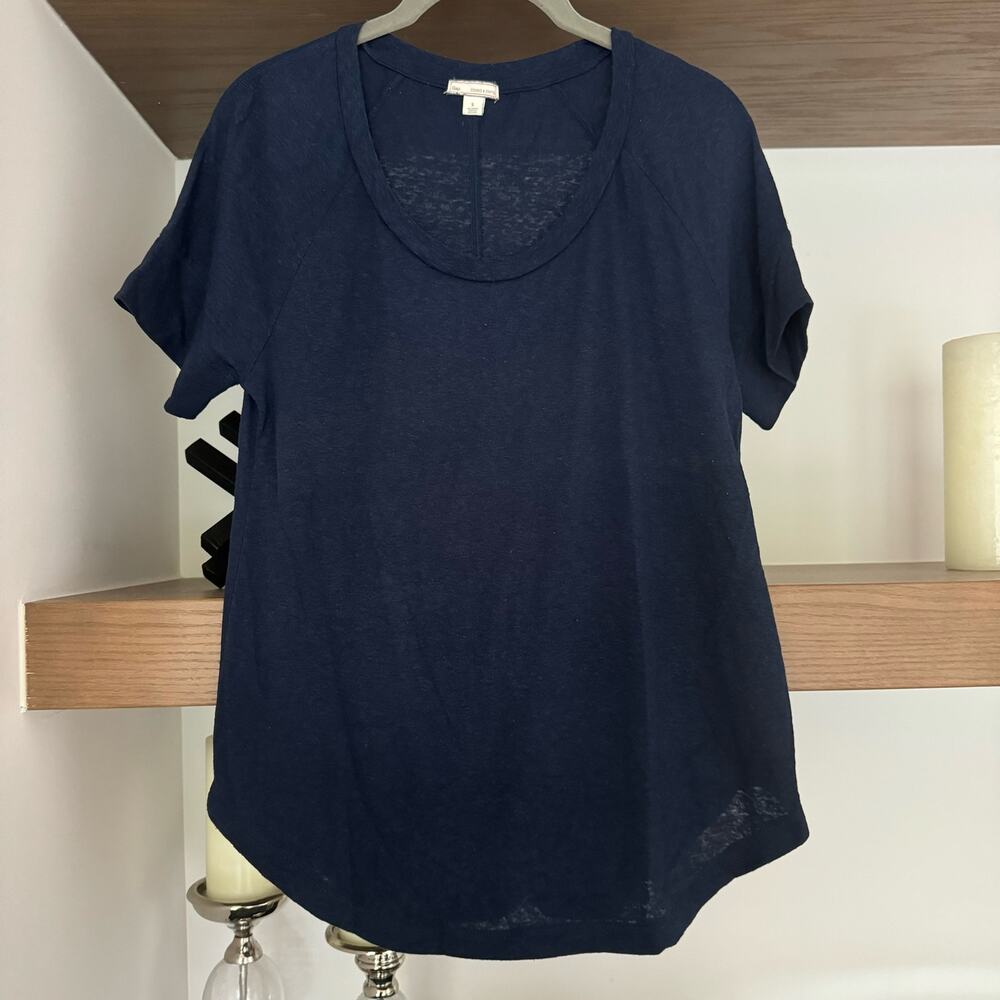 Gap Breathable Tee in Navy Blue